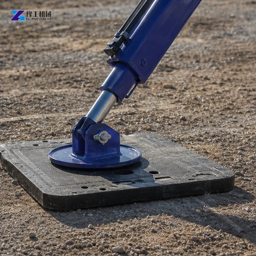 Spider crane outrigger foot supported on engineered mat