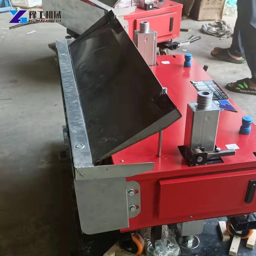 Plastering head and upper working edge of a cement plastering machine