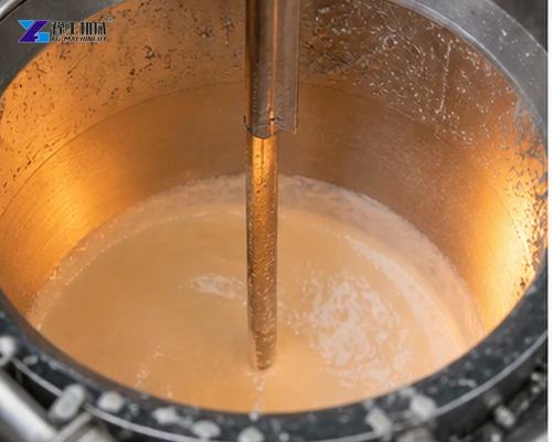 Controlled thermoplastic material heating inside kettle