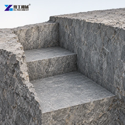 Stepped rock foundation pocket