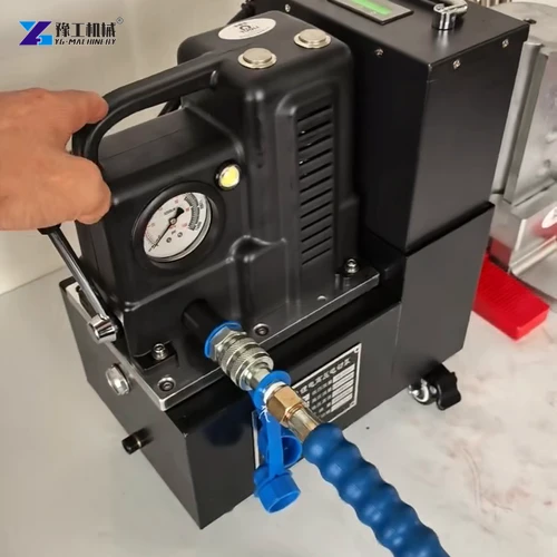 Hydraulic pump for machinery lifting