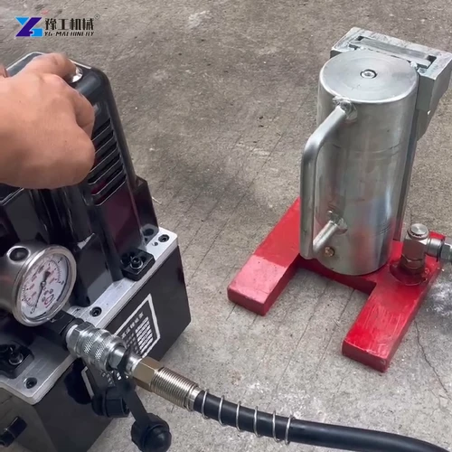 Hydraulic lifting toe and pump